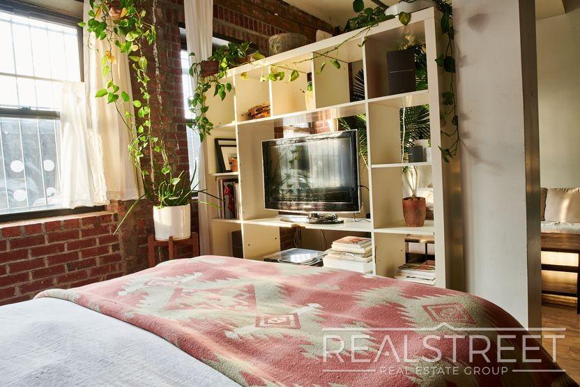 Building Photo - Spacious LOFT in Williamsburg!