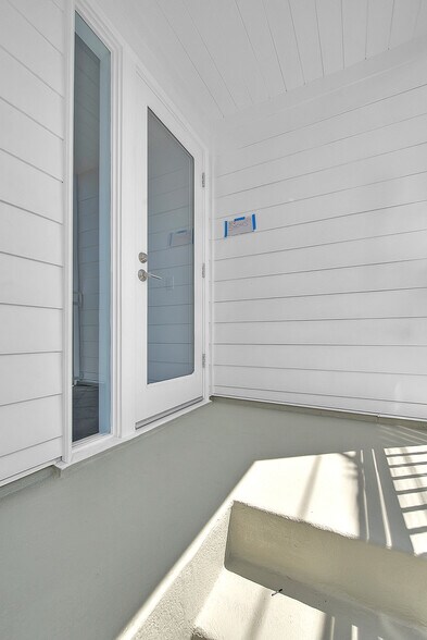 Building Photo - 310 Bayview Dr