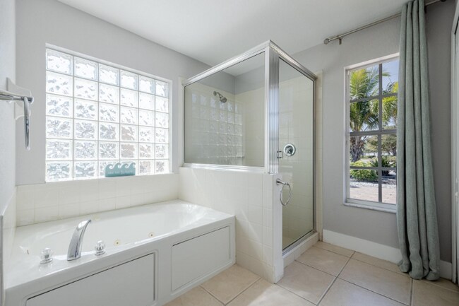 Building Photo - 2211 Surfside Blvd