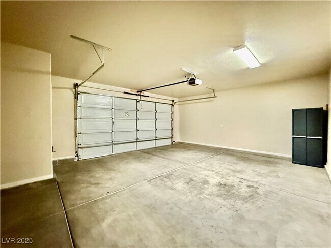 Building Photo - 10499 Howling Coyote Ave
