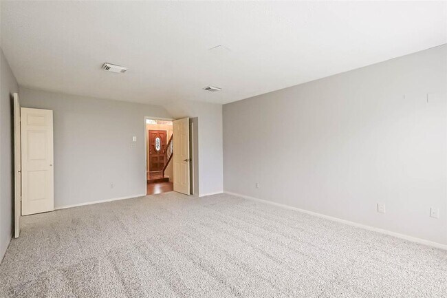 Building Photo - 10218 Hedge Way Dr