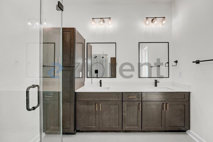 Building Photo - Unit 9102