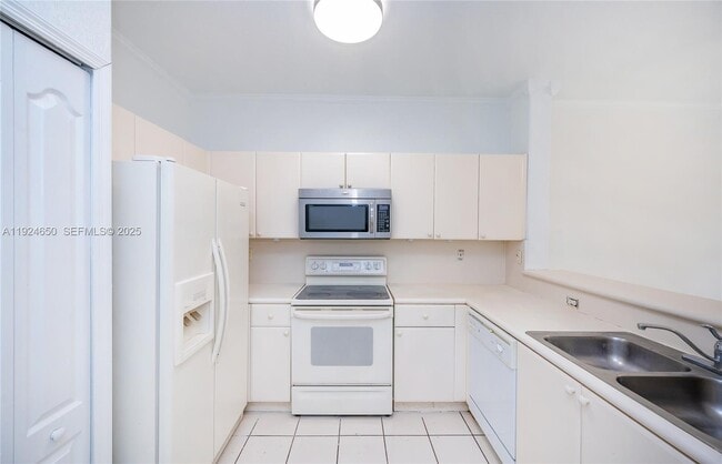 Building Photo - 1535 SE 26th St