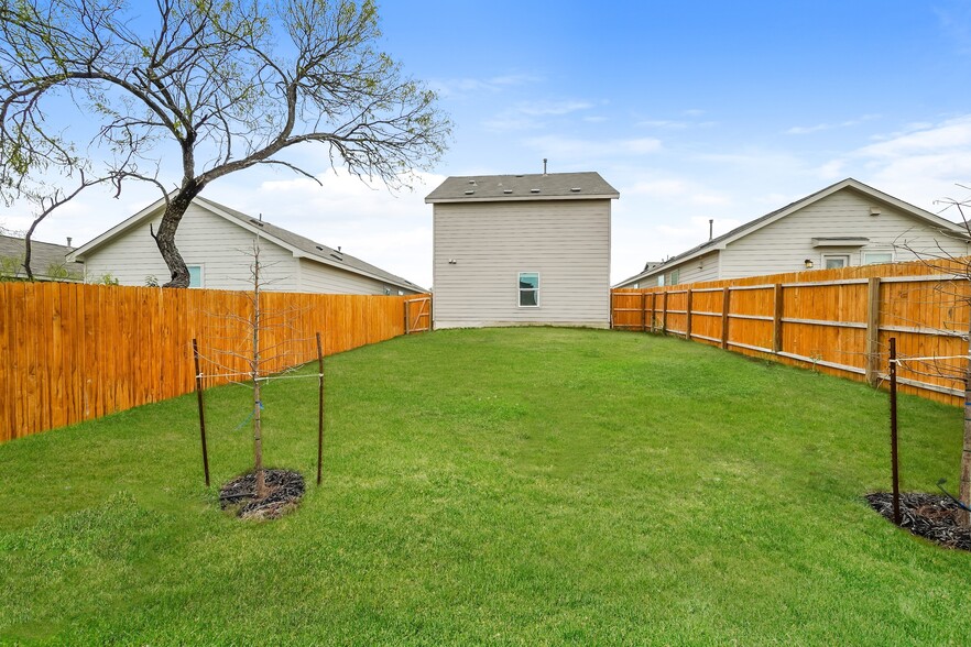 Building Photo - 4124 Waterfall Cv