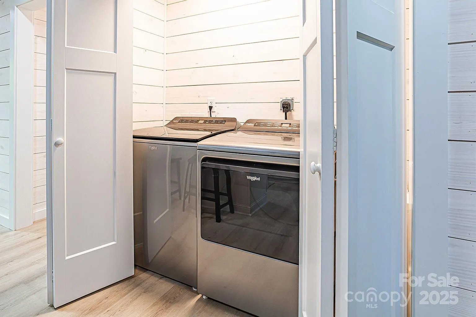 Building Photo - 826 Shumont Rd