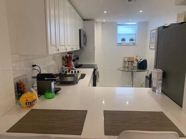 Building Photo - 2903 N Miami Beach Blvd