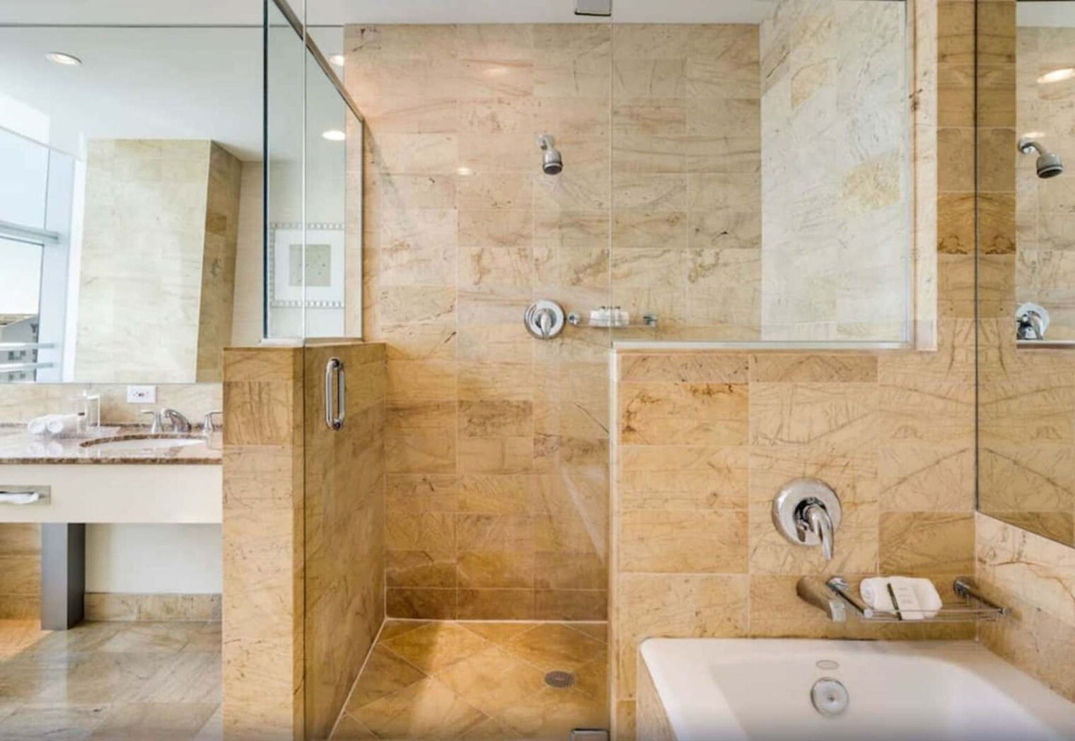 Building Photo - 1395 Brickell Ave