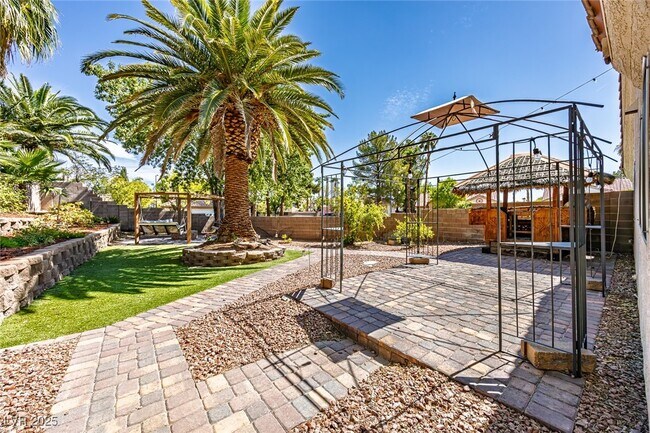 Building Photo - 4517 Inez Dr