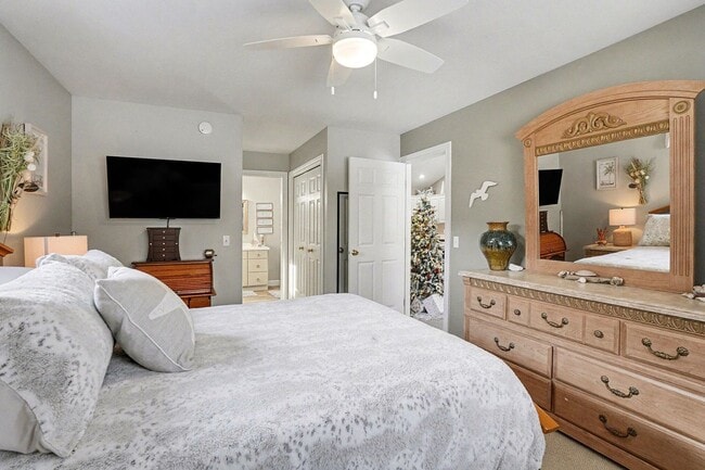 Building Photo - 2 BED 2 BATH CONDO NEAR BEACH