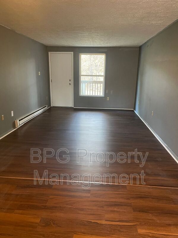 Building Photo - 123 Circle Dr