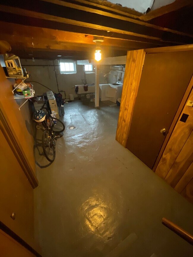 Building Photo - 2021-2023 E 6th St