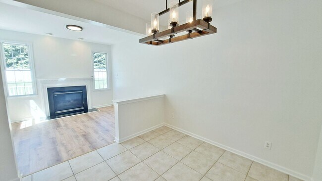 Building Photo - 3 Bed / 2 Full and 2 Half Bath Single Family Townhome