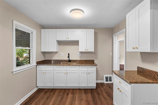 Building Photo - 7419 Asbury Park