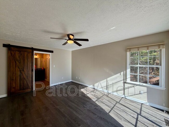 Building Photo - 689 New Haw Creek Rd