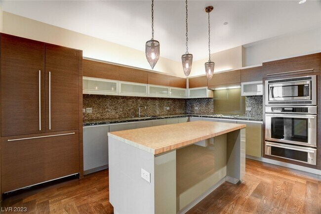 Building Photo - 3750 Las Vegas Blvd S