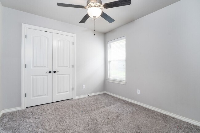 Building Photo - Beautiful Home in Woodland Park