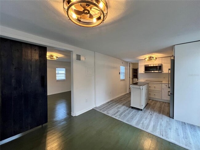 Building Photo - 1314 E Gore St