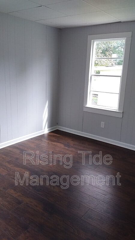 Building Photo - 2529 Circle Dr