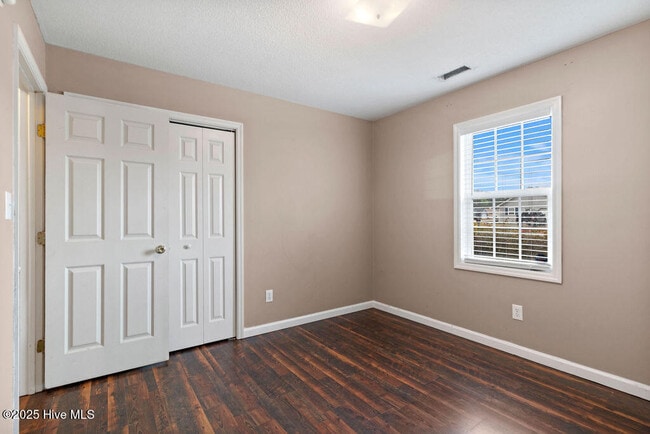 Building Photo - 409 Sumrell Way