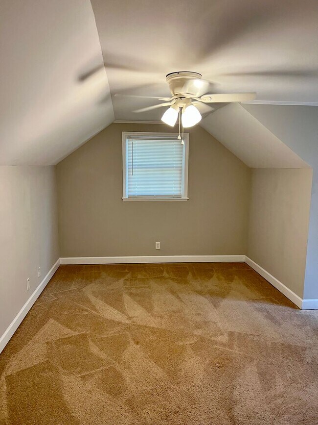 Building Photo - 3 Bedrooms, 2 Bath Home for Rent