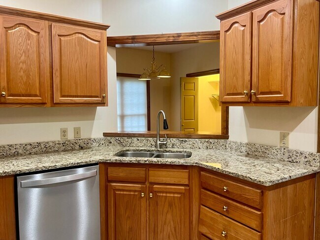Building Photo - 1212 Ridgewood Ct