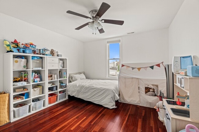 Building Photo - 1521 Tasker St