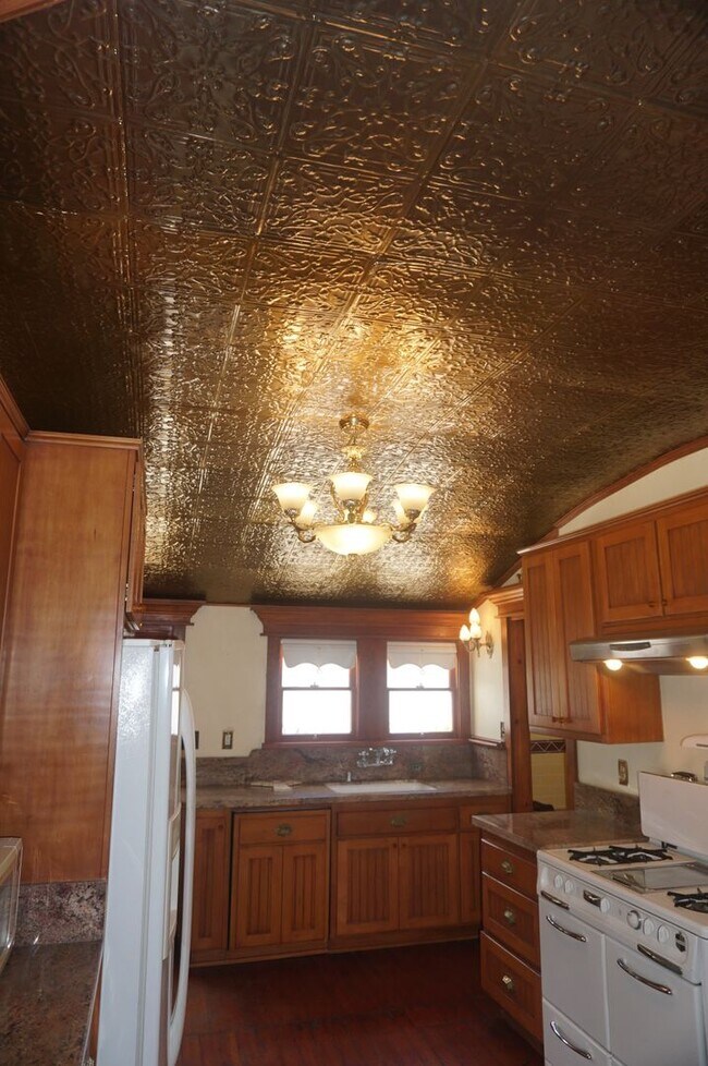 Building Photo - Stunning Historical Home in Old Towne Orange Near Chapman University