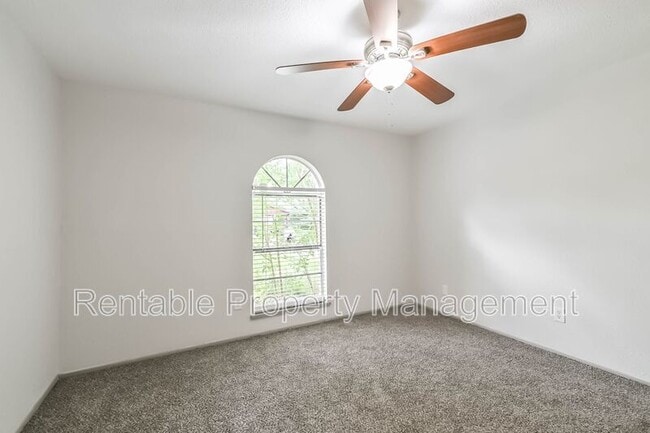 Building Photo - 14634 Dartwood Dr