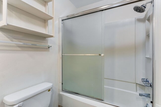Building Photo - Cozy Condo in Convenient Location with Mou...