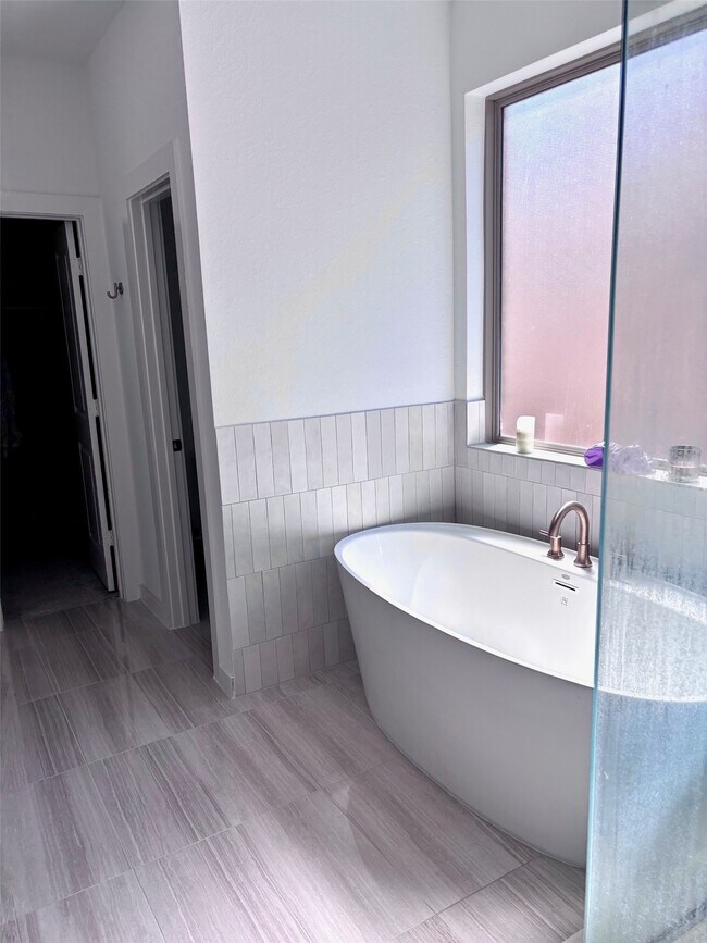 Building Photo - 10715 Verdant Hl