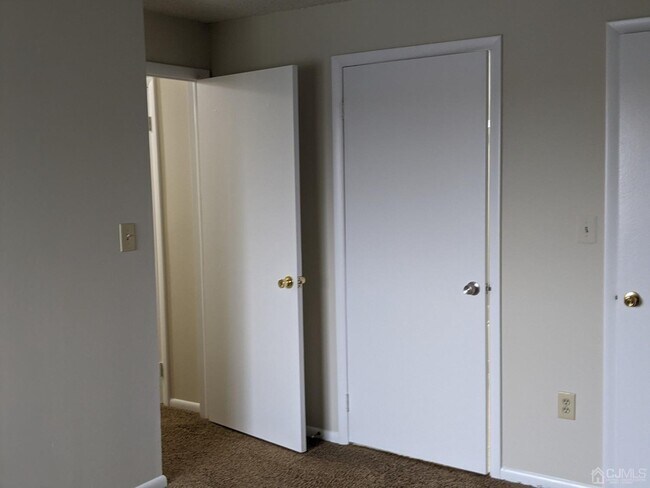 Building Photo - 5113 Ravens Crest Dr