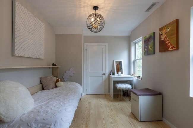 Building Photo - 136 Topsfield Rd