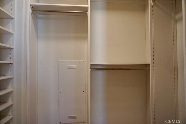Building Photo - 72 Chantilly-