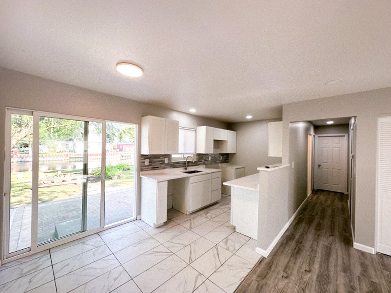 Building Photo - 35381 Dern Dr