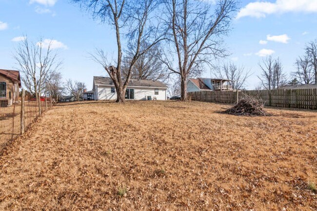 Building Photo - 246 SE 101st Rd