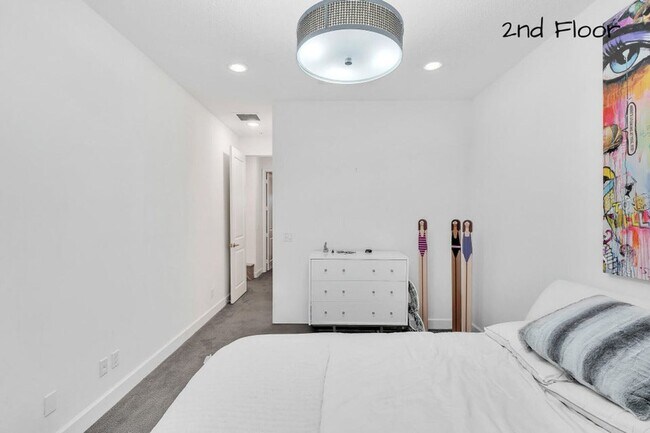 Building Photo - 23008 Clear Echo Dr