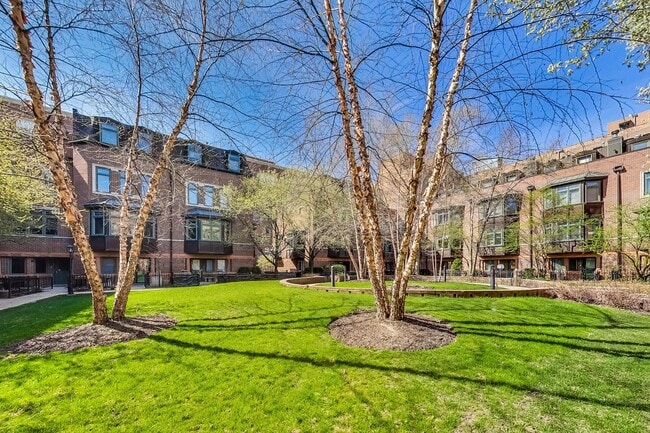 Building Photo - 1351 W Altgeld St