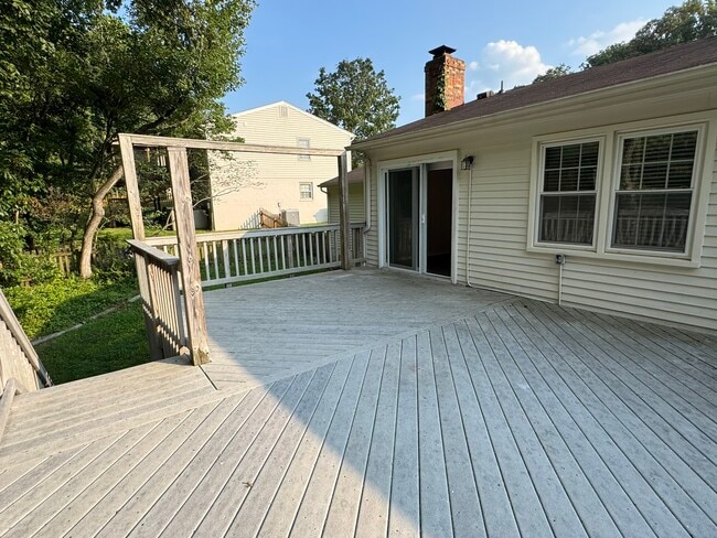 Building Photo - 3212 Manitoba Dr