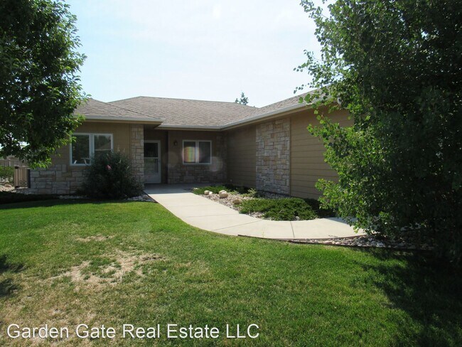 Building Photo - 3 br, 2 bath House - 841 Recluse