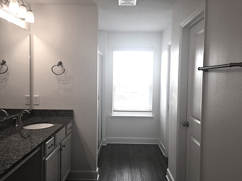 Building Photo - 221 Crestrun Loop