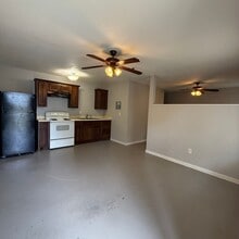 Building Photo - $500 Off 1st Full Month!* All Utilities In...