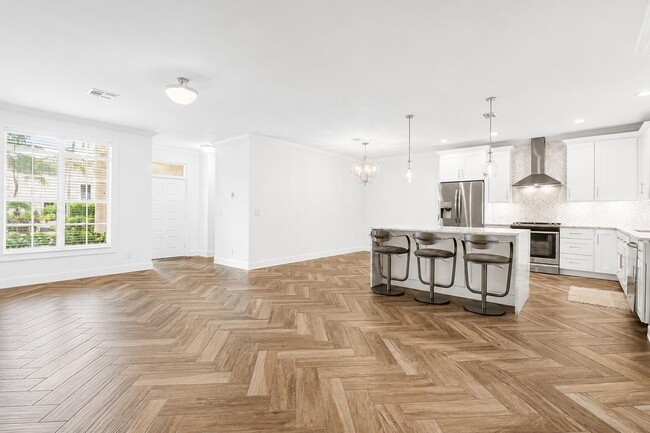 Building Photo - 350 SW 8th St