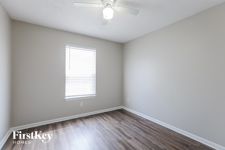 Building Photo - 11036 N McKinley Ave