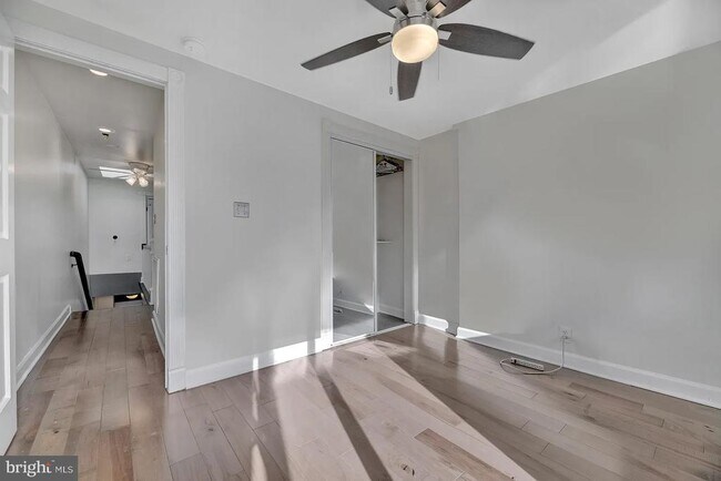 Building Photo - 639 20th St NE