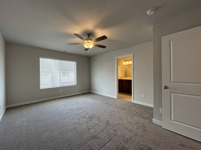 Building Photo - Beautiful Newer Construction 4 Bedroom Forest Grove Home with Open Layout, Quartz Kitchen & Moder...