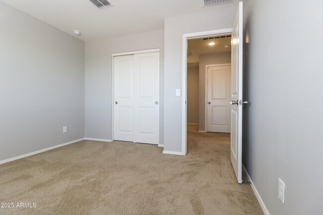 Building Photo - 8579 S 253rd Ave