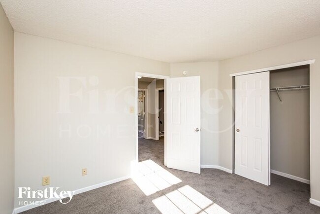 Building Photo - 15358 Border Dr