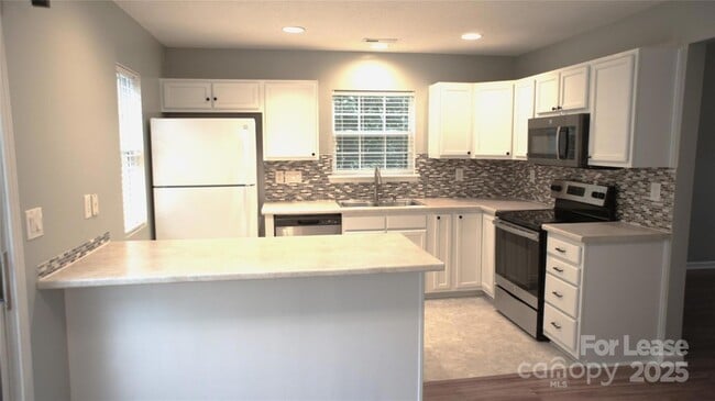 Building Photo - 10930 Kinston Ridge Pl