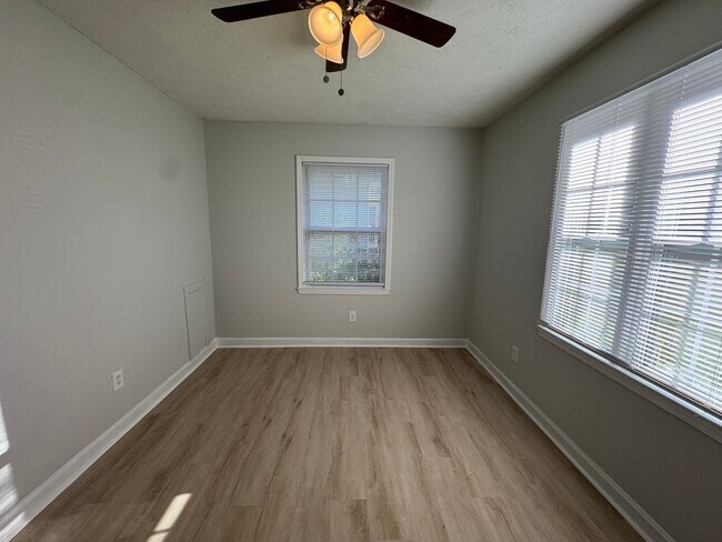 Building Photo - 637 SC-905