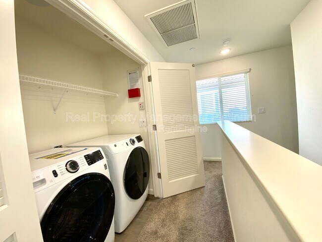 Building Photo - 730 N Bliss Ln